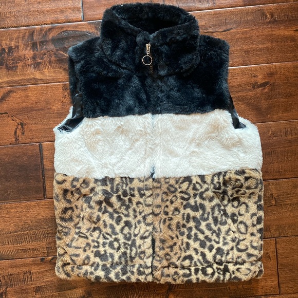 Leopard Urban Republic Fuzzy Vest - Picture 1 of 4